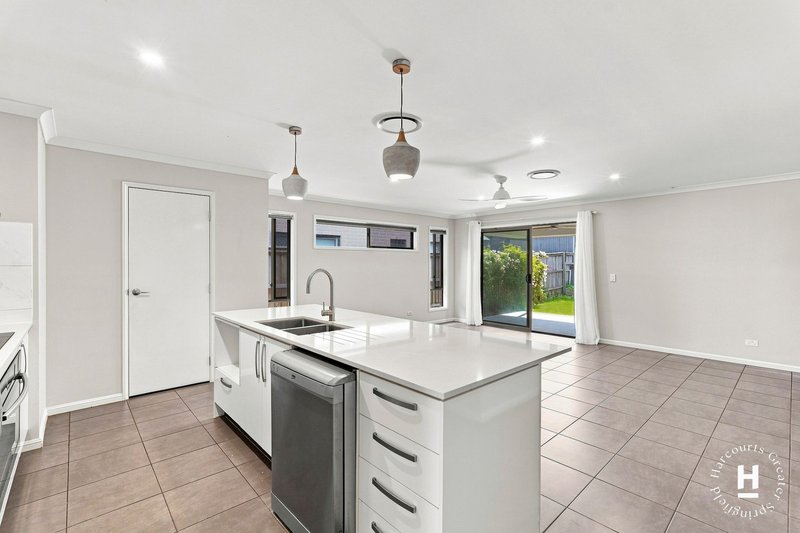 Photo - 16 Affinity Way, South Ripley QLD 4306 - Image 5