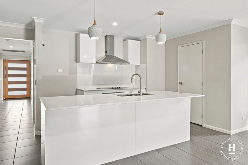 Photo - 16 Affinity Way, South Ripley QLD 4306 - Image 6