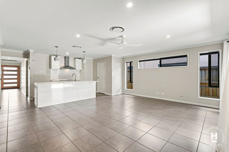 Photo - 16 Affinity Way, South Ripley QLD 4306 - Image 8