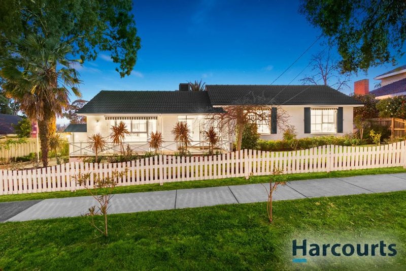 16 Aisbett Avenue, Wantirna South VIC 3152