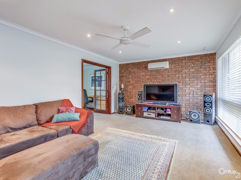 Photo - 16 Aldworth Crescent, Gosnells WA 6110 - Image 2