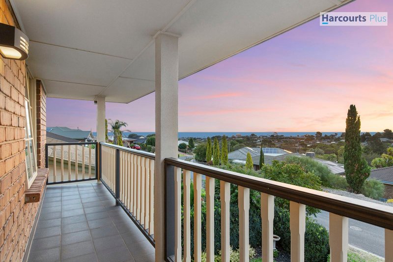 16 Alfonso Drive, Hallett Cove SA 5158