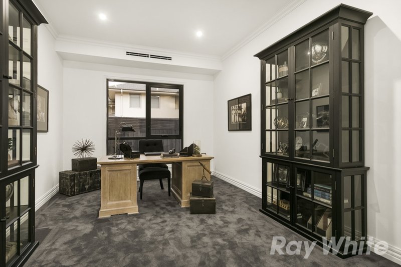 Photo - 16 Amber Grove, Mount Waverley VIC 3149 - Image 10