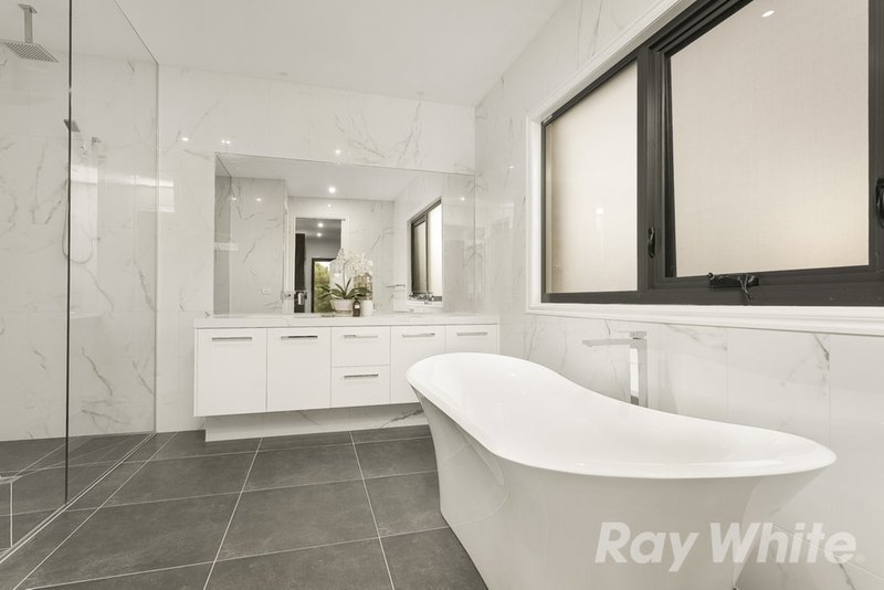 Photo - 16 Amber Grove, Mount Waverley VIC 3149 - Image 13