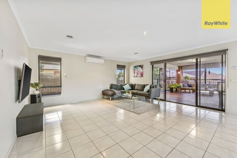 Photo - 16 Amber Way, Taylors Hill VIC 3037 - Image 5