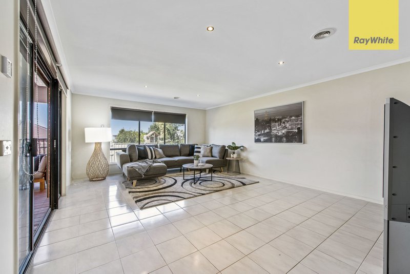 Photo - 16 Amber Way, Taylors Hill VIC 3037 - Image 6