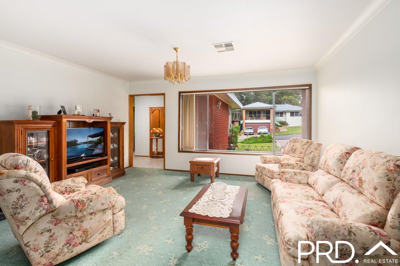 Photo - 16 Amberdale Avenue, Picnic Point NSW 2213 - Image 4