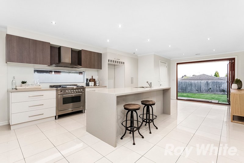 Photo - 16 Amblecote Crescent, Mulgrave VIC 3170 - Image 3