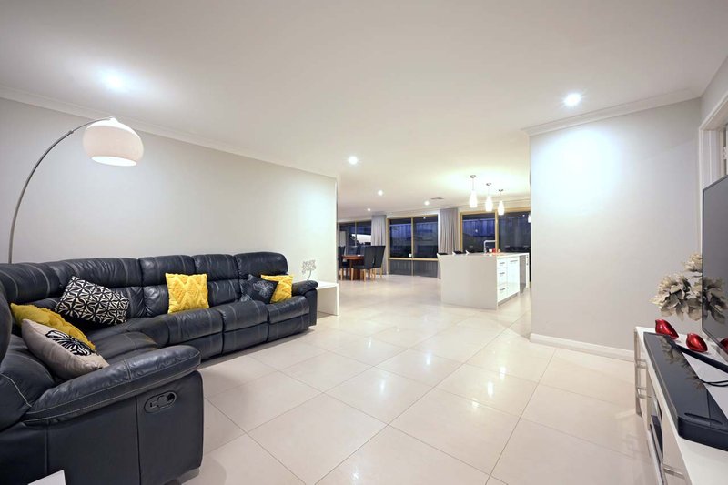 Photo - 16 Andros Circuit, Mindarie WA 6030 - Image 14