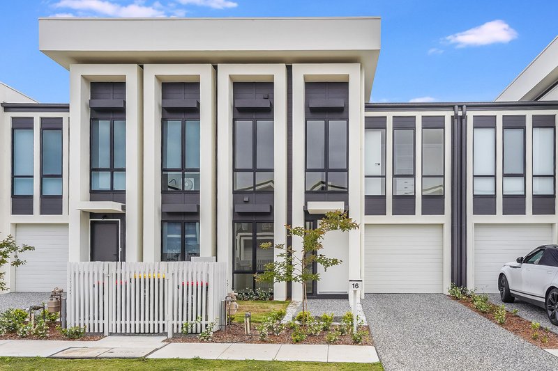 Photo - 16 Annanvale Circuit, Mount Annan NSW 2567 - Image 1