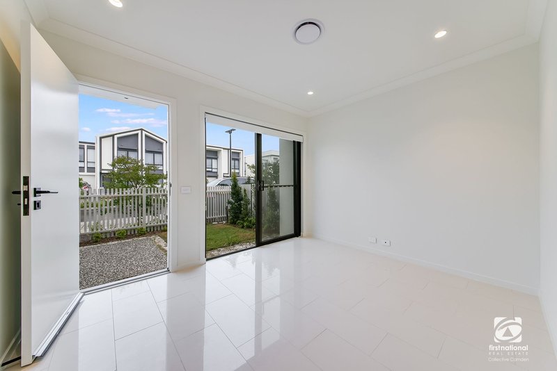 Photo - 16 Annanvale Circuit, Mount Annan NSW 2567 - Image 2