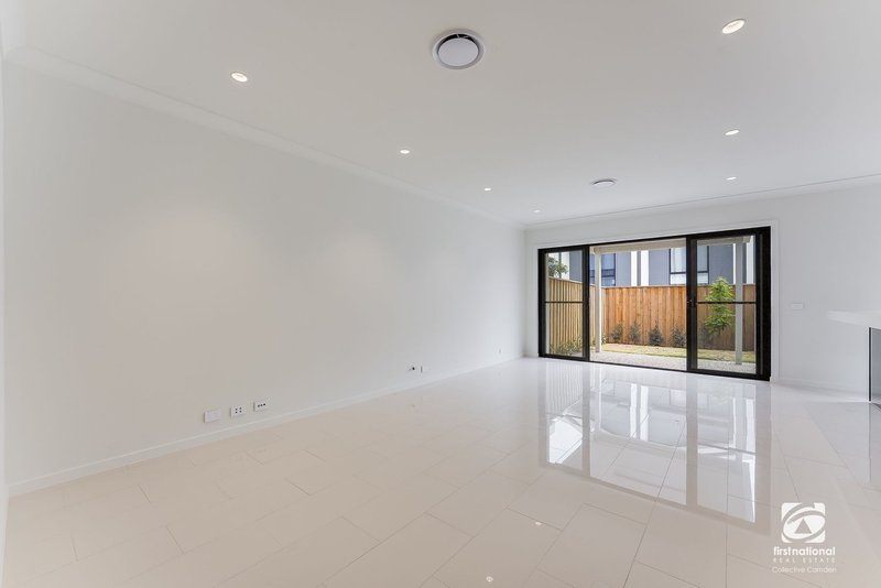 Photo - 16 Annanvale Circuit, Mount Annan NSW 2567 - Image 7