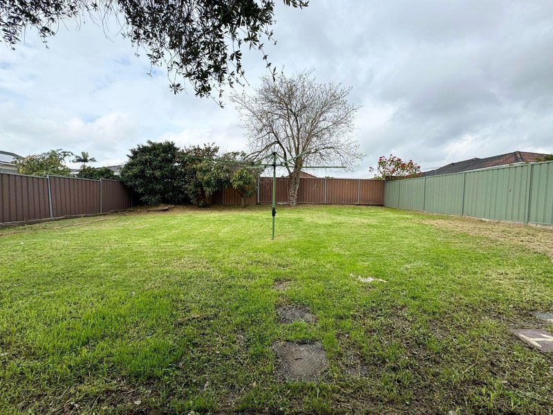 Photo - 16 Aplin Road, Bonnyrigg Heights NSW 2177 - Image 9