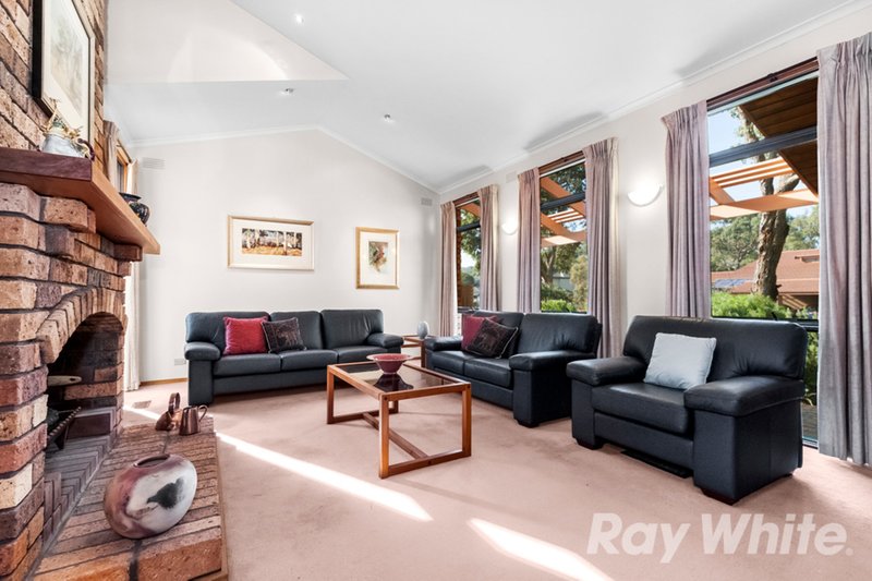 Photo - 16 Appletree Drive, Glen Waverley VIC 3150 - Image 4