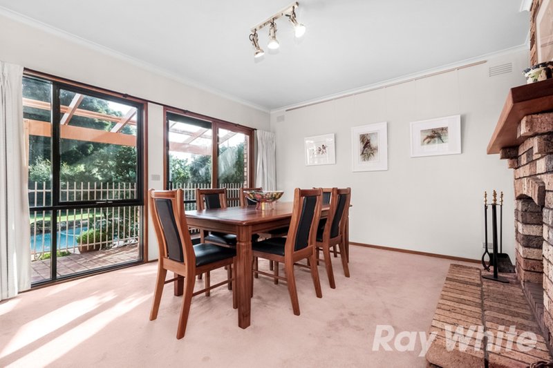 Photo - 16 Appletree Drive, Glen Waverley VIC 3150 - Image 5