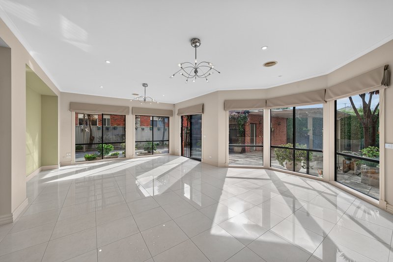 Photo - 16 Arbour Rise, Pakenham VIC 3810 - Image 5