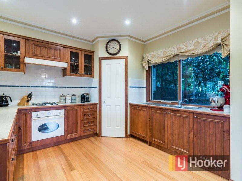 Photo - 16 Ash Crescent, Pakenham VIC 3810 - Image 2