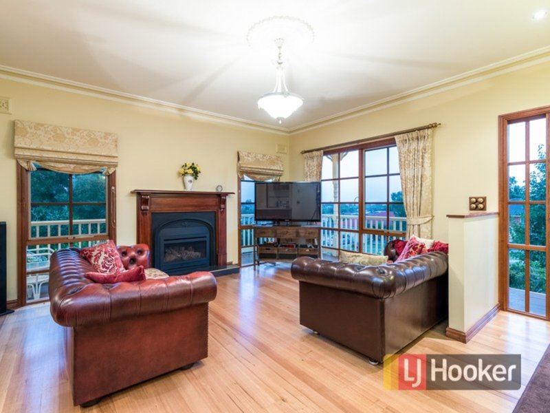 Photo - 16 Ash Crescent, Pakenham VIC 3810 - Image 3