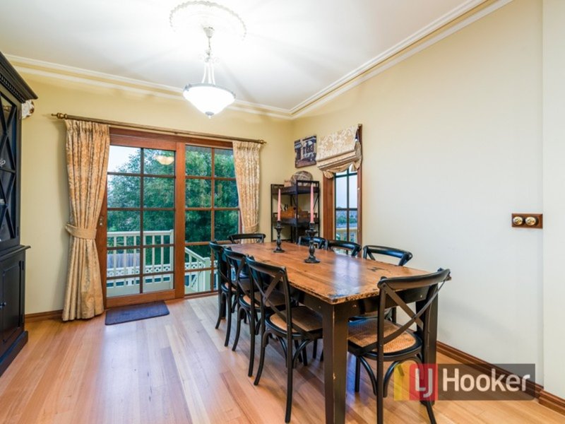 Photo - 16 Ash Crescent, Pakenham VIC 3810 - Image 4