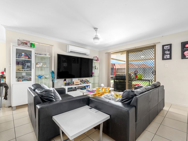 Photo - 16 Auster Avenue, Bray Park QLD 4500 - Image 3