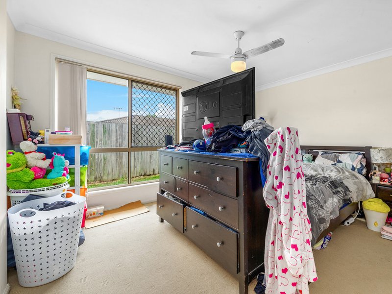 Photo - 16 Auster Avenue, Bray Park QLD 4500 - Image 5