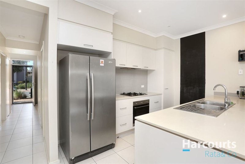 Photo - 16 Bacchus Drive, Epping VIC 3076 - Image 2