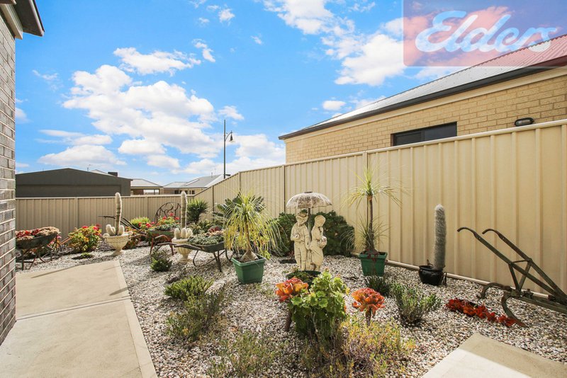 Photo - 16 Badcoe Avenue, Wodonga VIC 3690 - Image 17