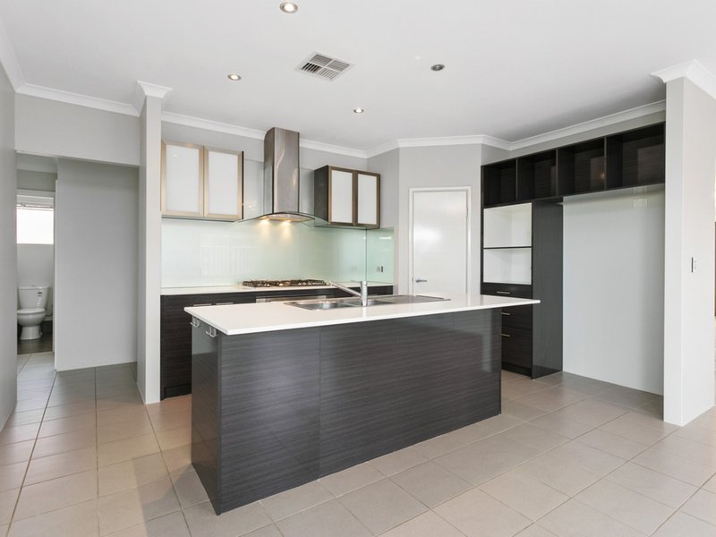 Photo - 16 Bagatelle Road, Landsdale WA 6065 - Image 10