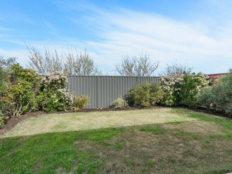 Photo - 16 Bagatelle Road, Landsdale WA 6065 - Image 17