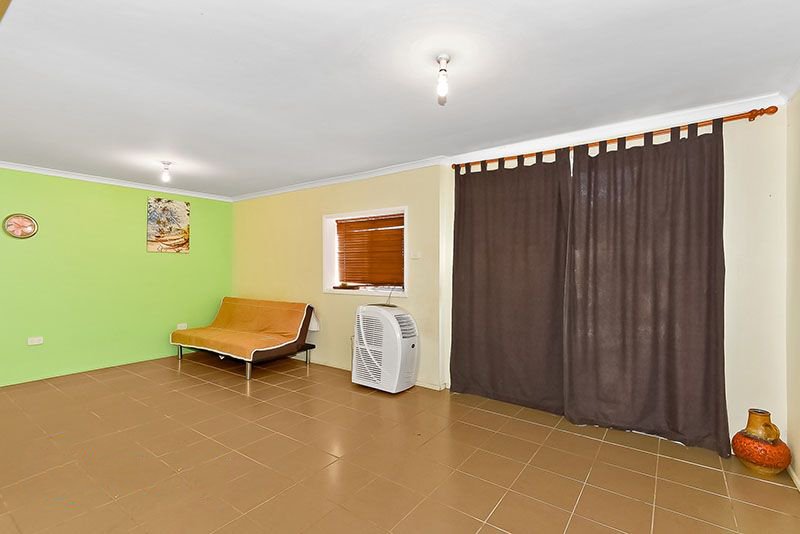 Photo - 16 Balsa Street, Crestmead QLD 4132 - Image 17