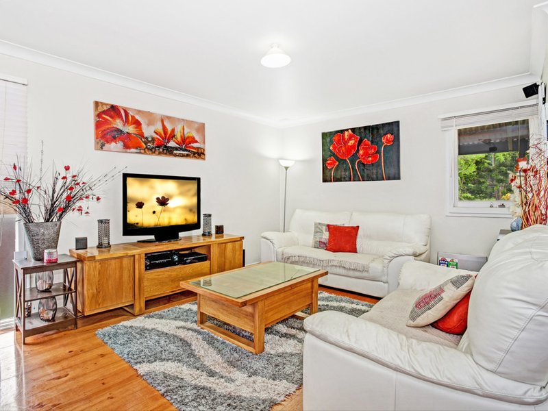 Photo - 16 Bangaroo Avenue, Dapto NSW 2530 - Image 3