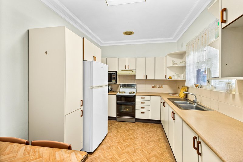 Photo - 16 Baringa Road, Mortdale NSW 2223 - Image 5