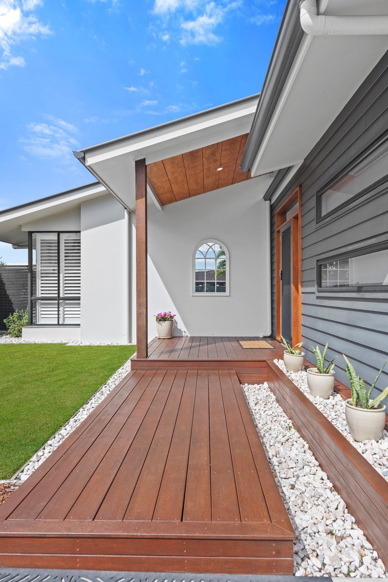 Photo - 16 Barklya Place, Palm Beach QLD 4221 - Image 3