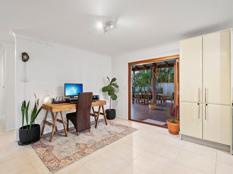 Photo - 16 Barrine Crescent, Coombabah QLD 4216 - Image 10