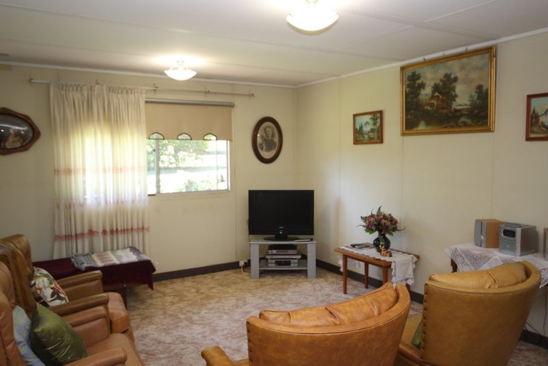 Photo - 16 Barrs Road, Glass House Mountains QLD 4518 - Image 2