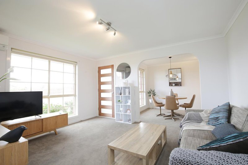 Photo - 1/6 Basin Rise, Highton VIC 3216 - Image 2
