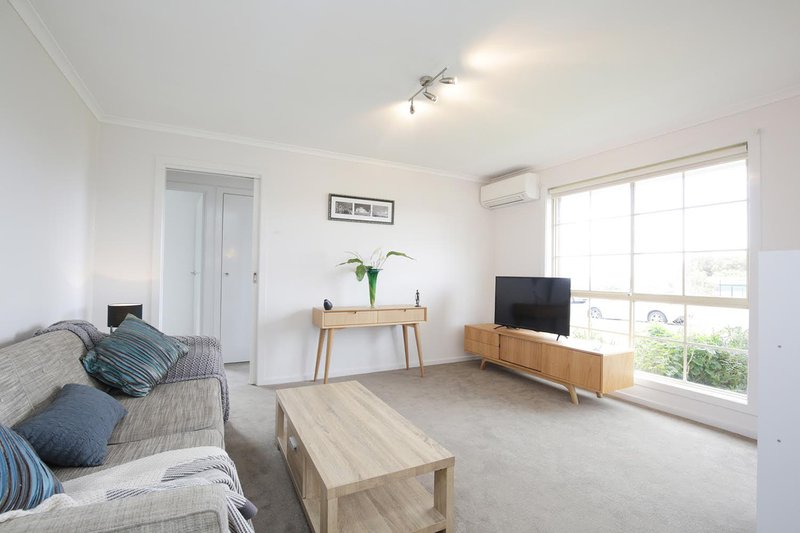 Photo - 1/6 Basin Rise, Highton VIC 3216 - Image 3