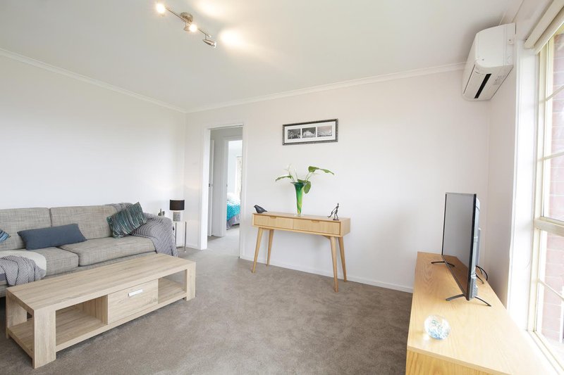 Photo - 1/6 Basin Rise, Highton VIC 3216 - Image 4