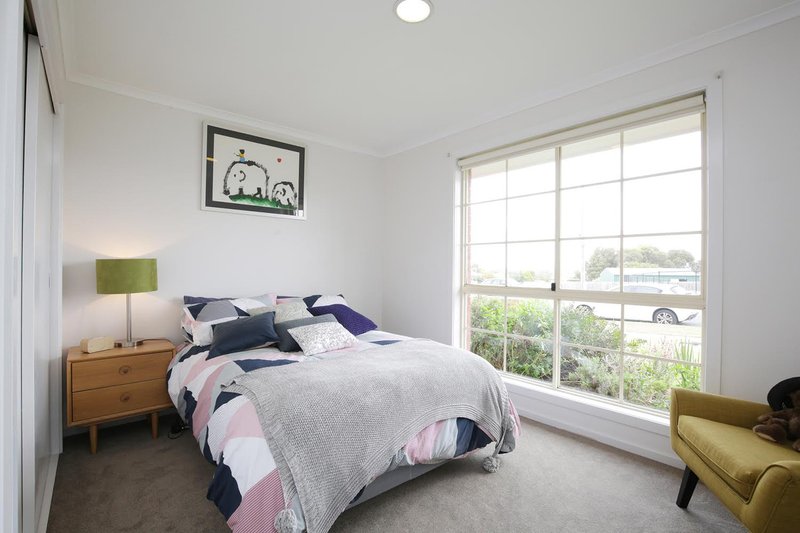 Photo - 1/6 Basin Rise, Highton VIC 3216 - Image 7