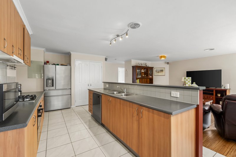 Photo - 16 Bayvista Parade, Drysdale VIC 3222 - Image 3