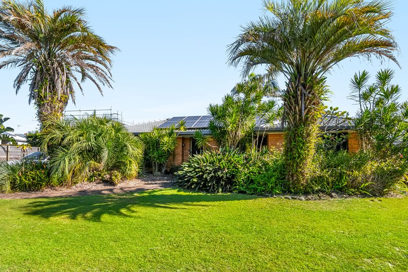 Photo - 16 Beachside Drive, Suffolk Park NSW 2481 - Image 3