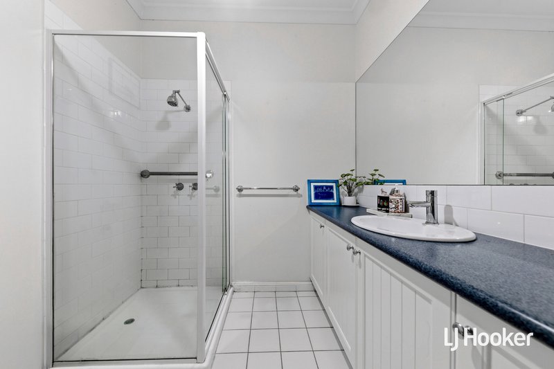Photo - 16 Beacon Avenue, Point Cook VIC 3030 - Image 4