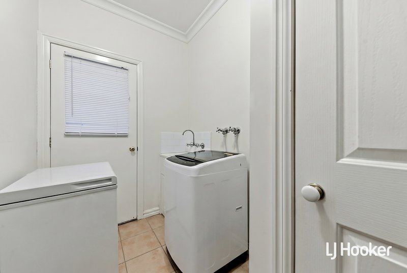 Photo - 16 Beacon Avenue, Point Cook VIC 3030 - Image 10