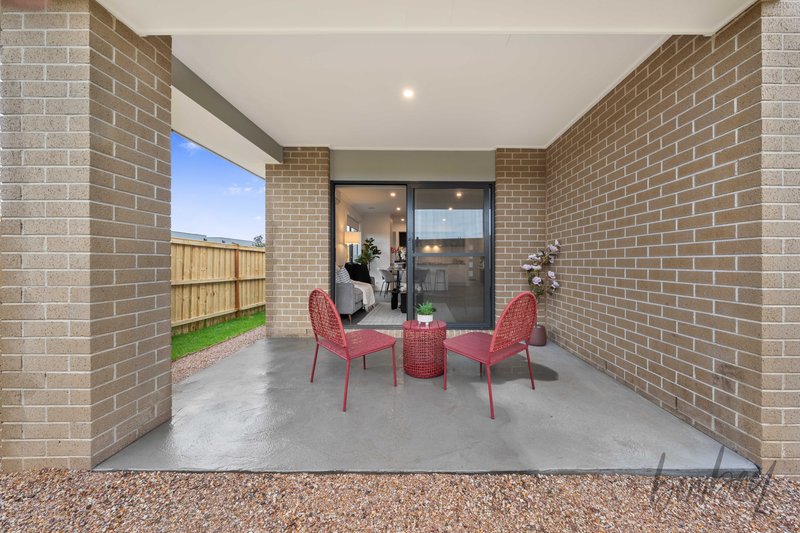 Photo - 16 Beewar Street, Mickleham VIC 3064 - Image 14