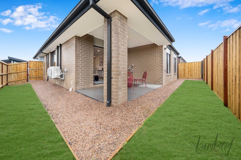 Photo - 16 Beewar Street, Mickleham VIC 3064 - Image 15
