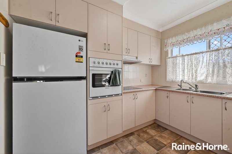 Photo - 1/6 Bell Place, Warwick QLD 4370 - Image 5