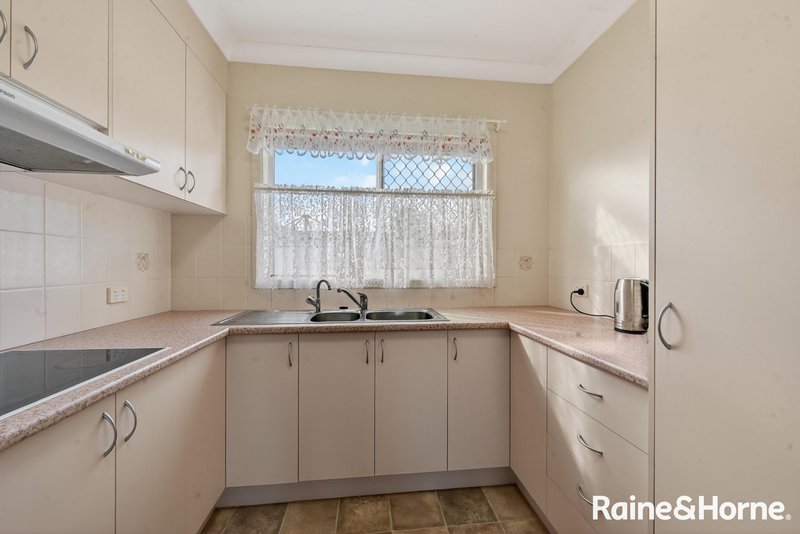 Photo - 1/6 Bell Place, Warwick QLD 4370 - Image 6