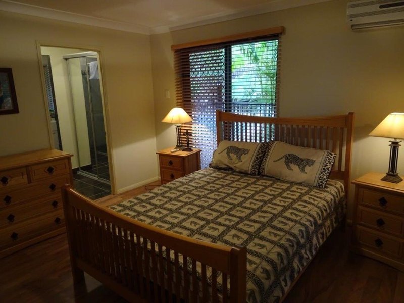 Photo - 16 Bellona Court, Pacific Pines QLD 4211 - Image 11