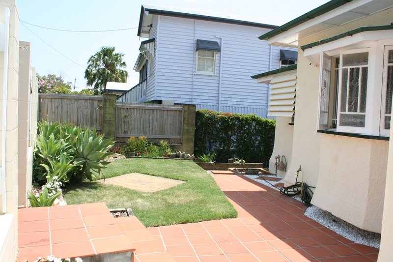 Photo - 16 Benbow Street, Tarragindi QLD 4121 - Image 5