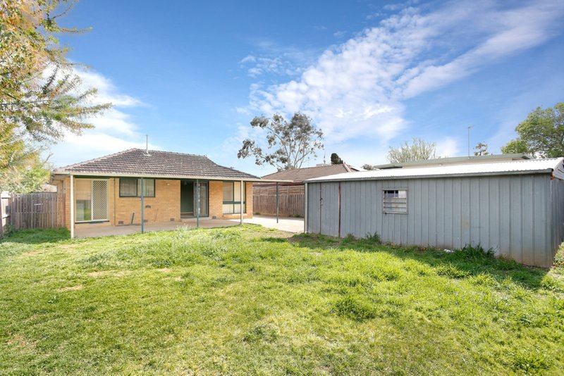 Photo - 16 Bennett Street, Melton South VIC 3338 - Image 3